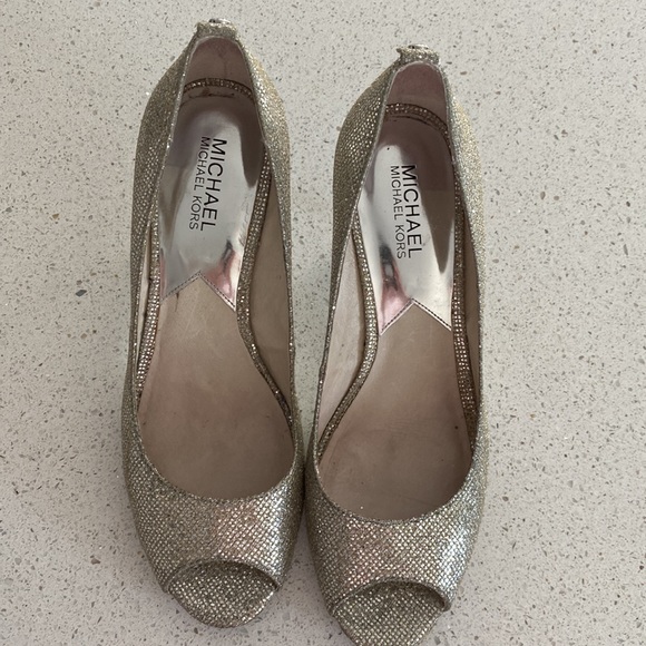 COPY - Michael kors size 9 ., silver Worn a few times . Slightly used in the fr… - Picture 5 of 8